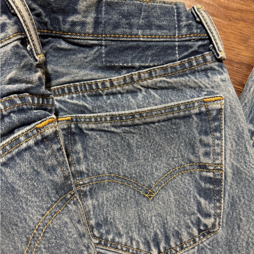 Classic Levi’s - Picture 2 of 3